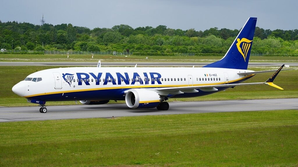 1280px-hamburg_airport_ryanair_b.jpg