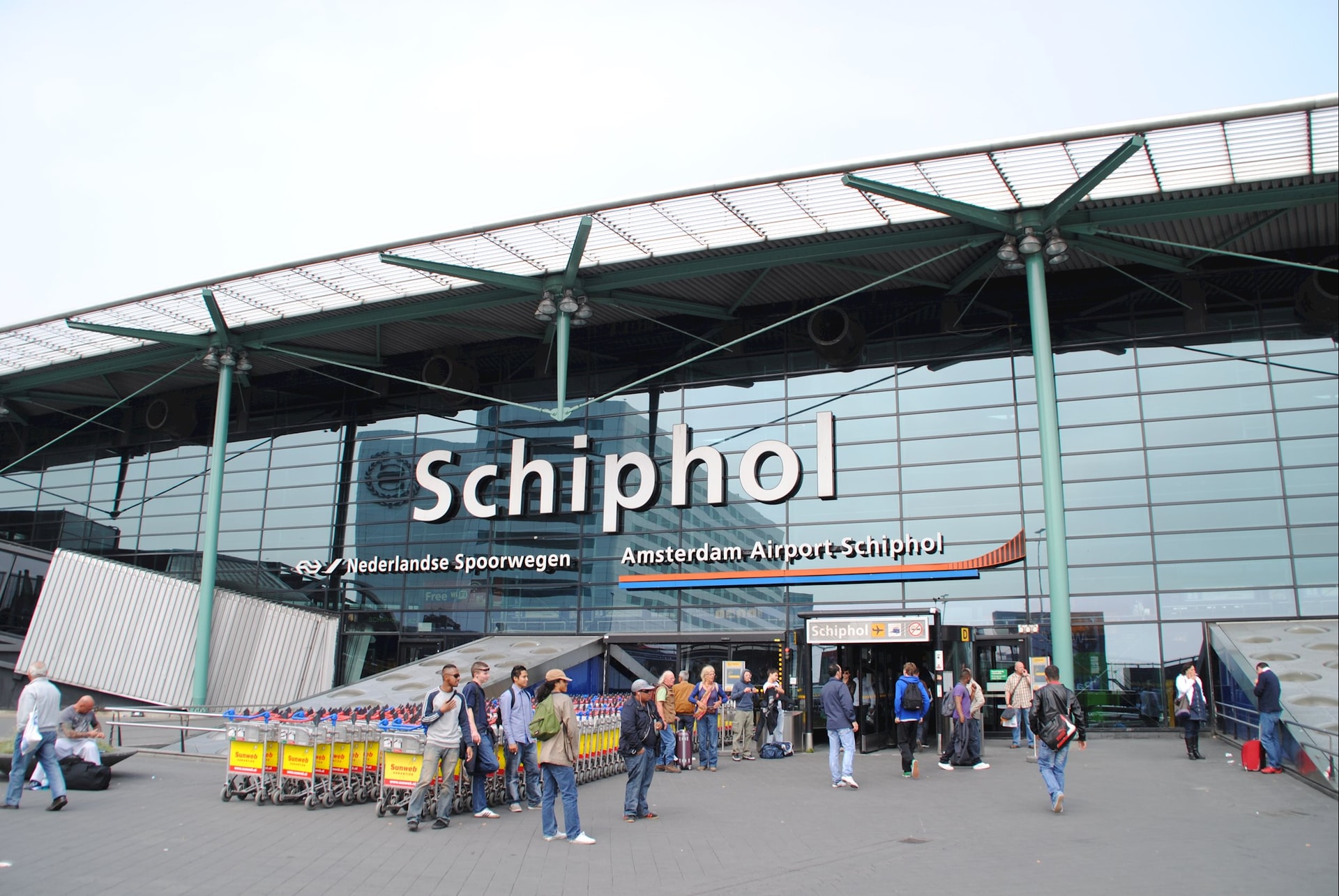 amsterdam_schiphol_airport.jpg