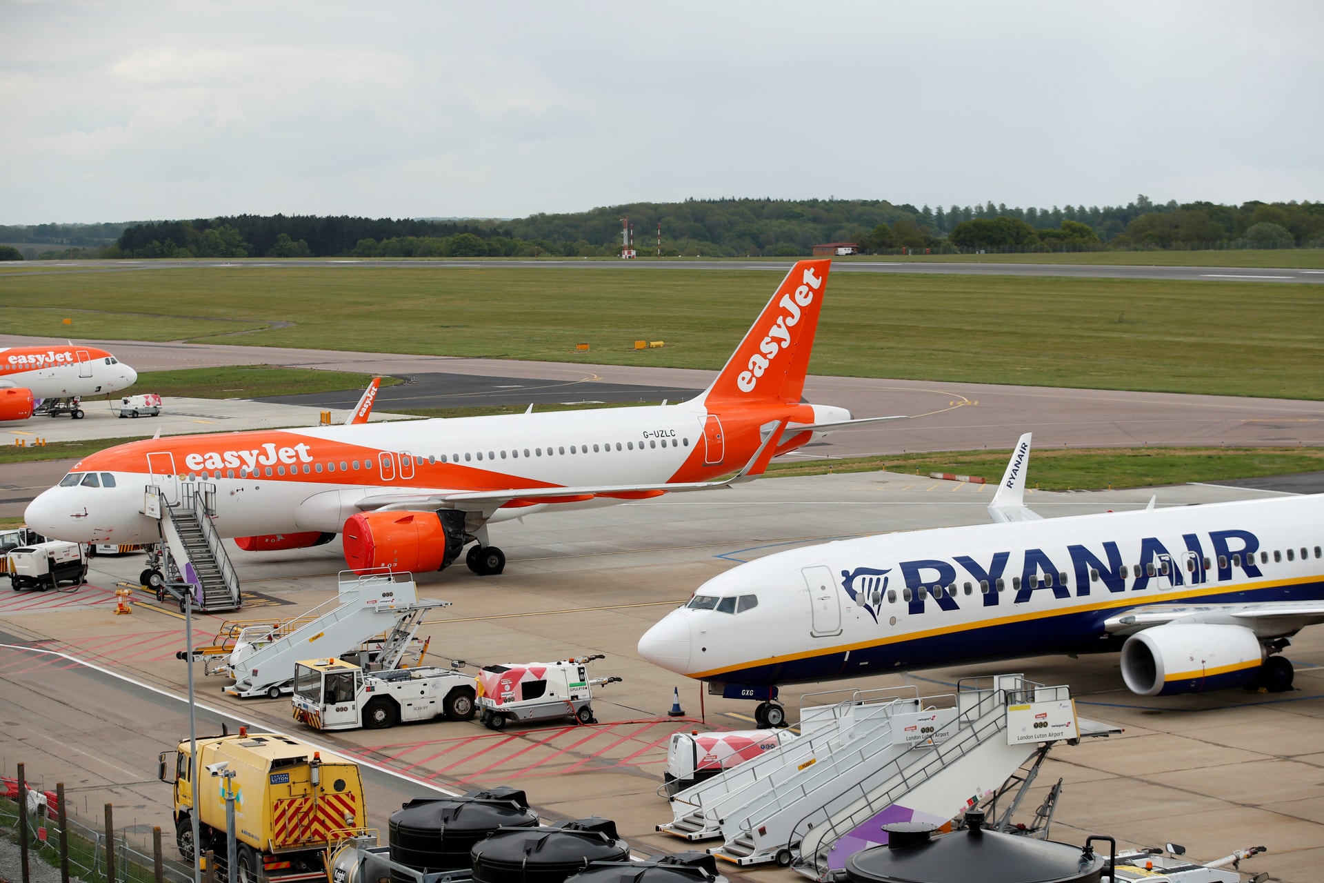 EasyJet bid kicks off scramble for budget airline supremacy | Reuters