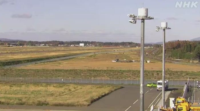 Khu vực gấu xuất hiện gần bãi đậu xe của Sân bay Hanamaki, Iwate, khiến sân bay đóng cửa đường băng trong khoảng 1 giờ 30 phút . Ảnh: NHK