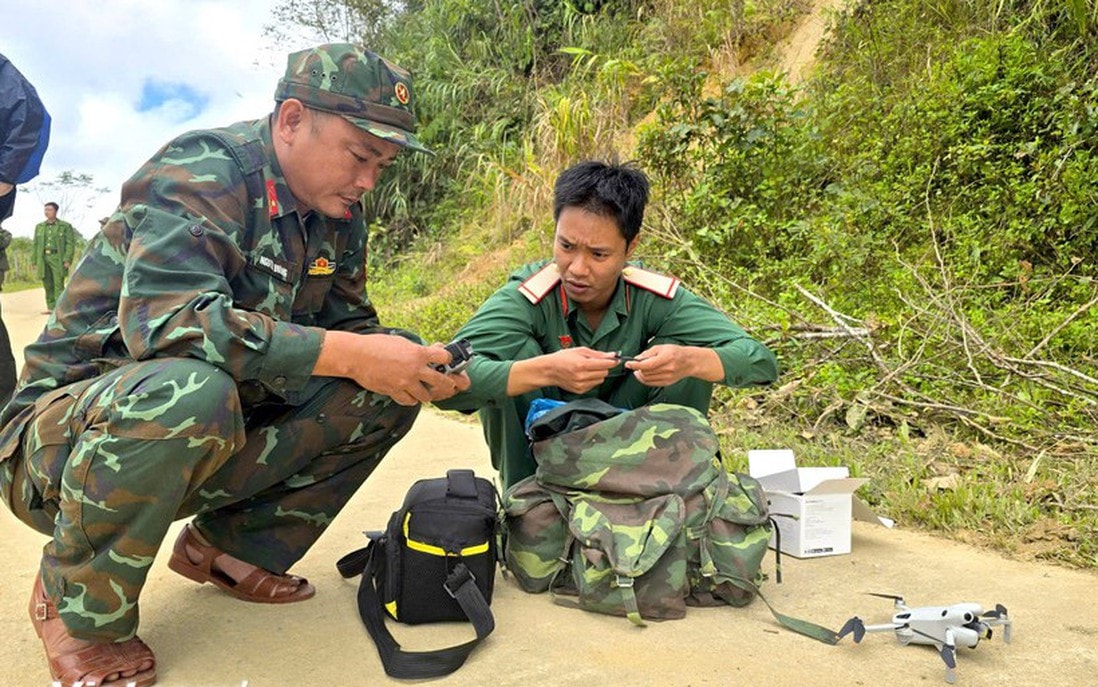 Bộ đội sử dụng UAV tìm kiếm người mất tích ở khu vực sạt lở Đà Nẵng