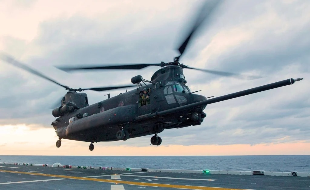 1755px-mh-47e_chinook_lands_on_t.jpg