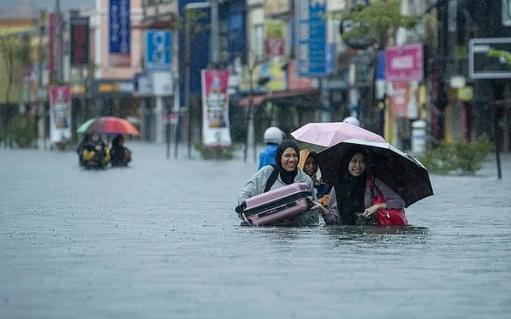 Lũ lụt nghiêm trọng ở Thái Lan, Malaysia | Báo Dân trí