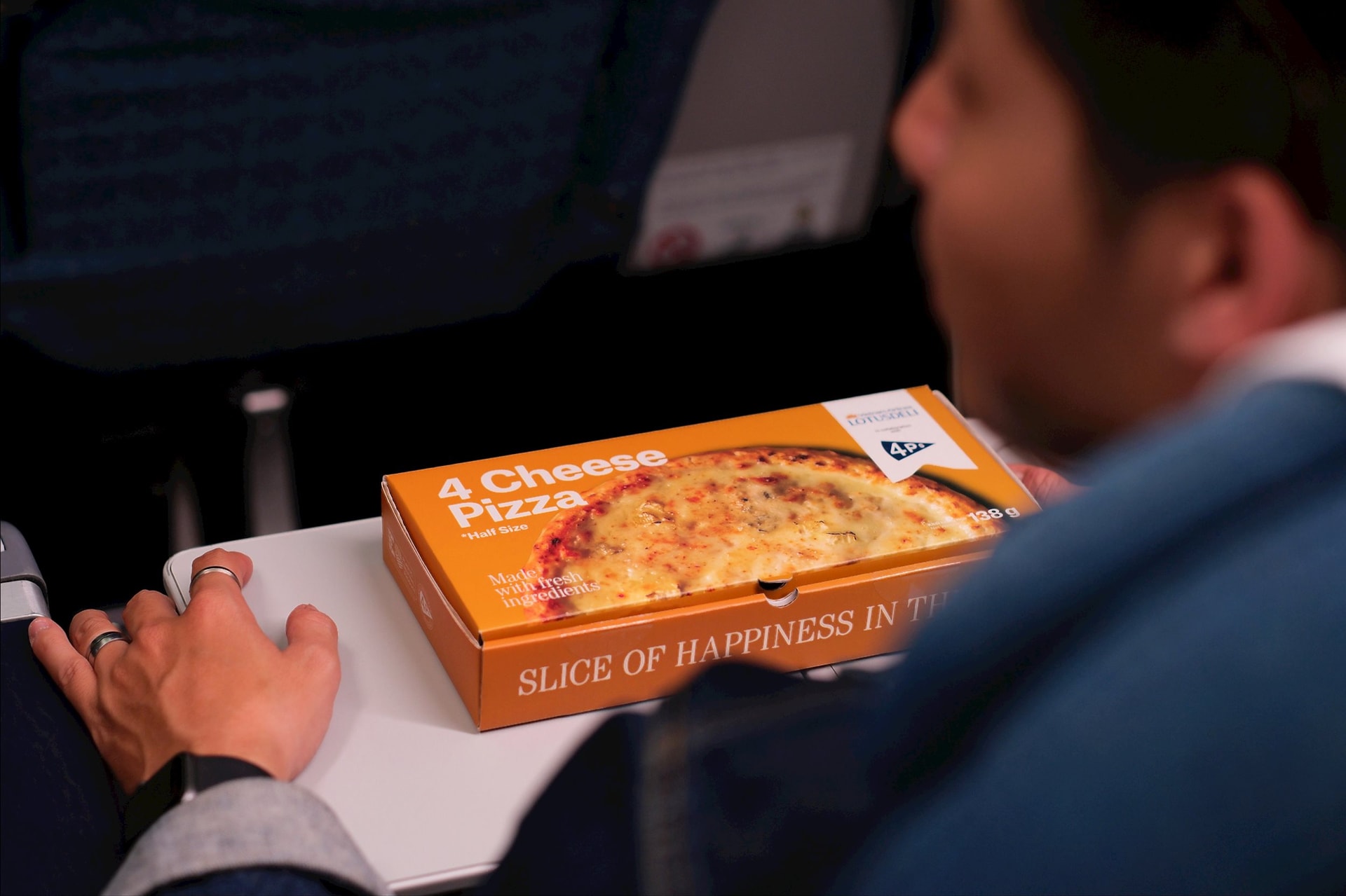 2. Vietnam Airlines hạn chế lãng phí suất ăn thông qua mô hình đặt trước. 