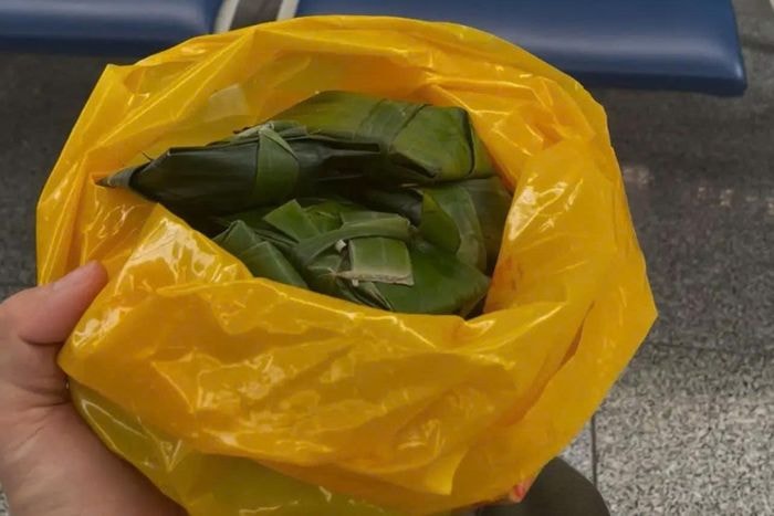  Tâm dự định mang 3 kg bánh bột lọc sang Nhật nhưng không thành công. Ảnh: Nhân vật cung cấp. 