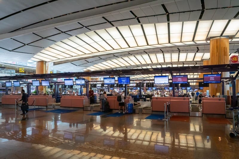 Singapore Airlines Check-in Counter in Singapore Changi Airport. Editorial Stock Image - Image of architecture, terminal: 137508974