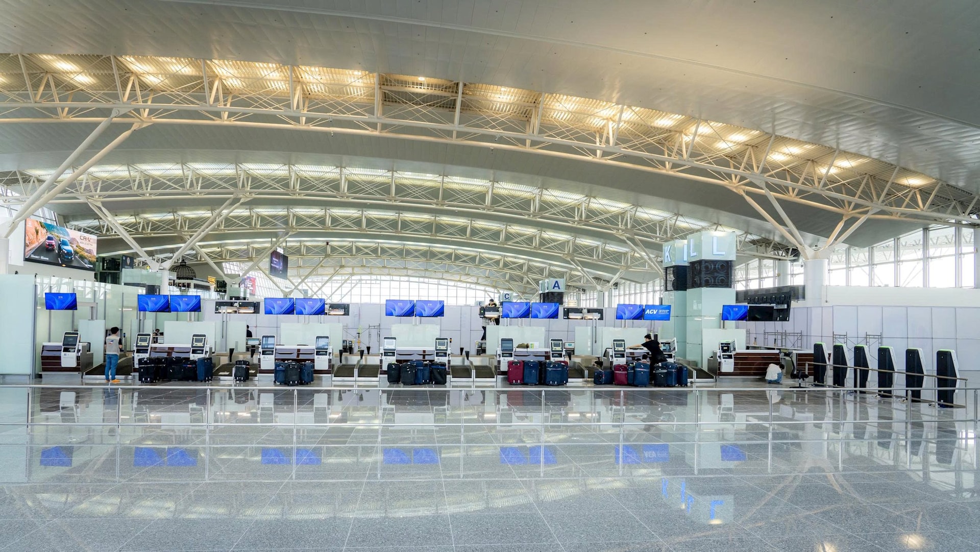 Khu vực làm thủ tục check-in tại đầu Tây (1)