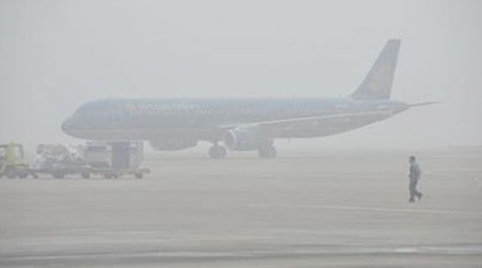 Hàng chục chuyến bay không thể hạ cánh xuống các sân bay miền Bắc vì sương mù - Tuổi Trẻ Online