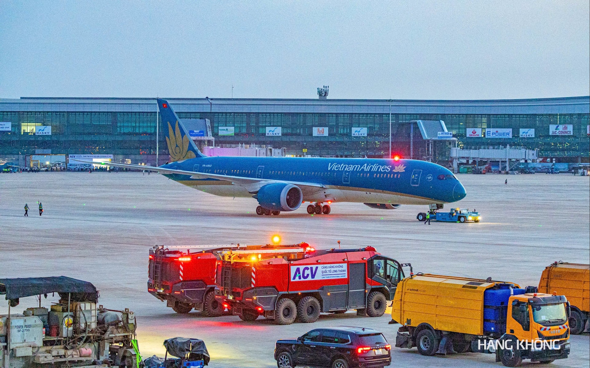 Tàu bay của Vietnam Airlines hạ cánh sân bay quốc tế Long Thành ngày 15/12. 