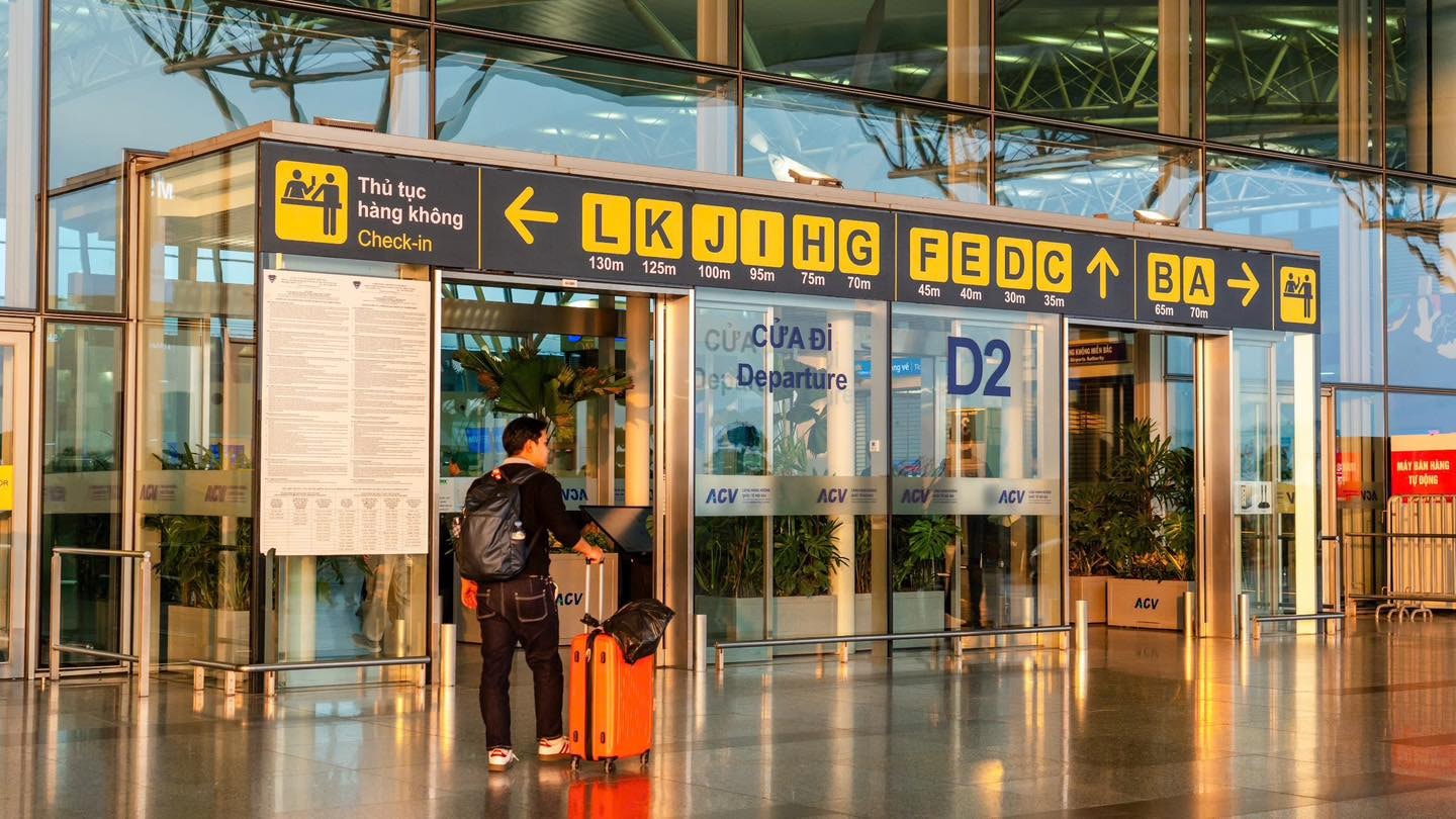 Hệ thống đảo check-in được nâng lên 6 đảo, ký hiệu từ A/B đến K/L, sắp xếp theo hướng Đông – Tây, với biển chỉ dẫn rõ ràng tại từng cửa vào.