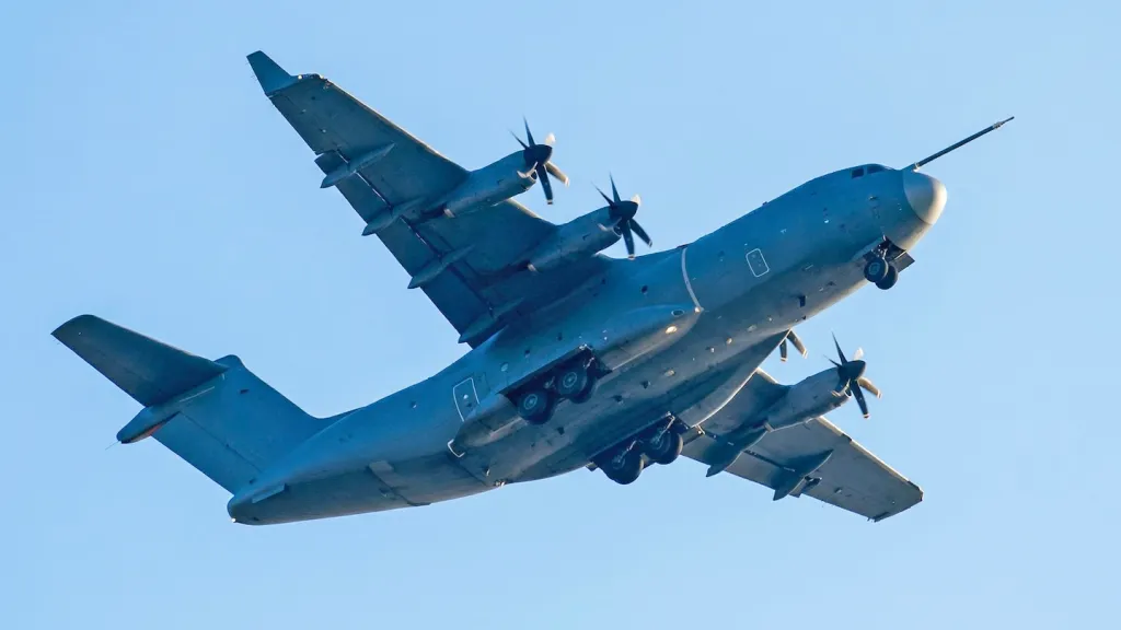 vận tải cơ Y-30 3