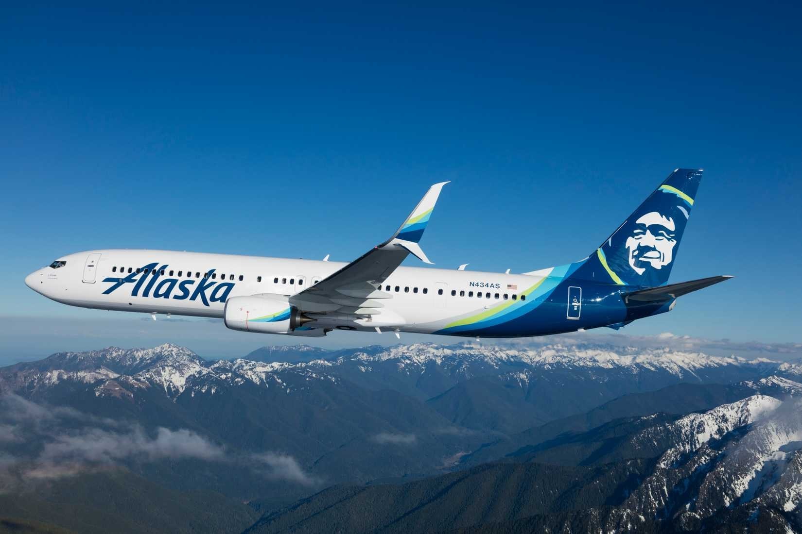 alaska-airlines-737-900er-flying.jpg