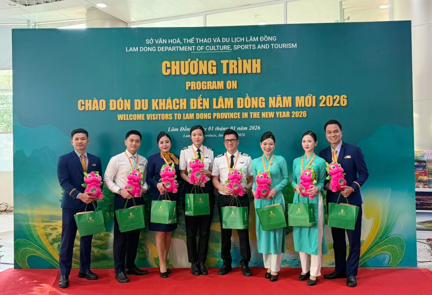 4. Những khoảnh khắc của tổ bay đầu tiên tới với Lâm Đồng dịp năm mới 2026