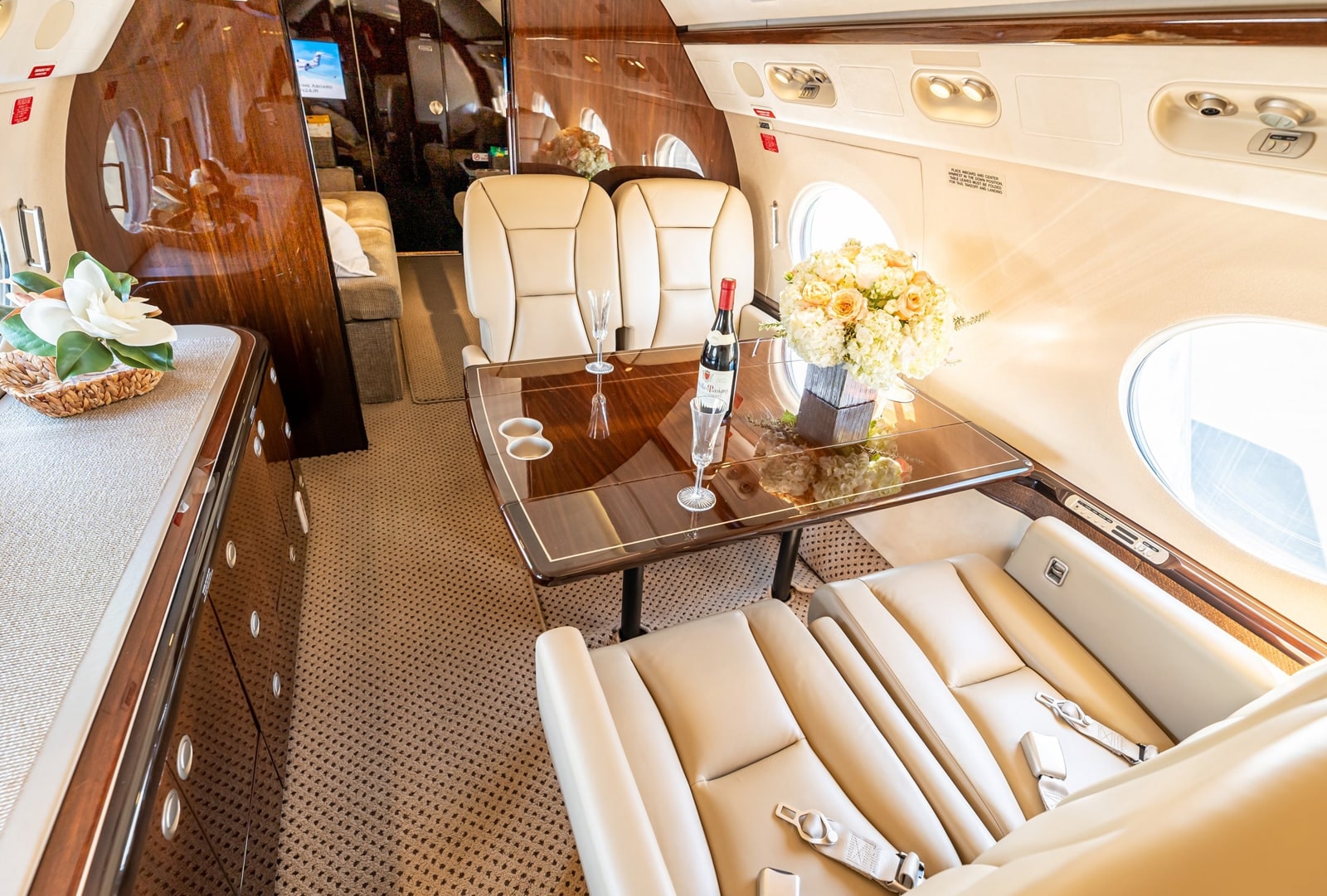 The Benefits of Traveling on Private Jet Flights | Air 7