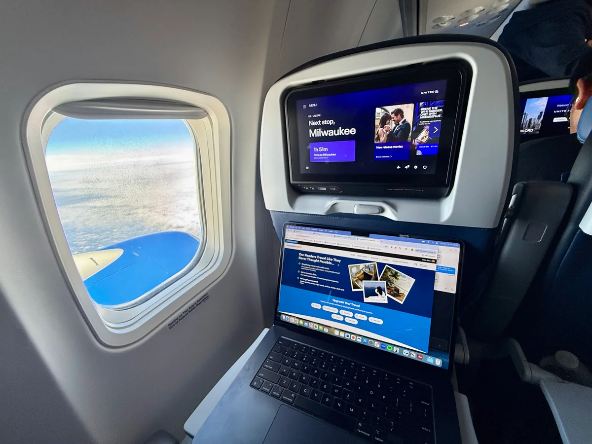 united-starlink-flight-computer-ife-window-wide-.png