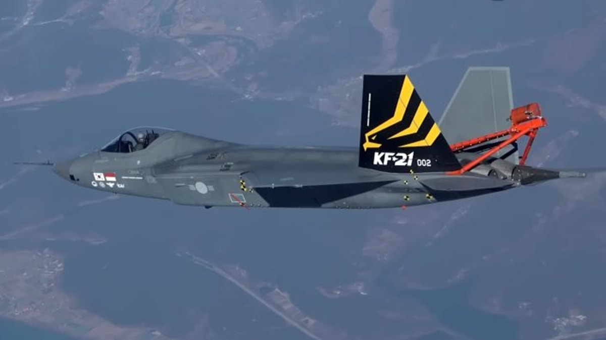 kf-21-flying-706x397.jpg