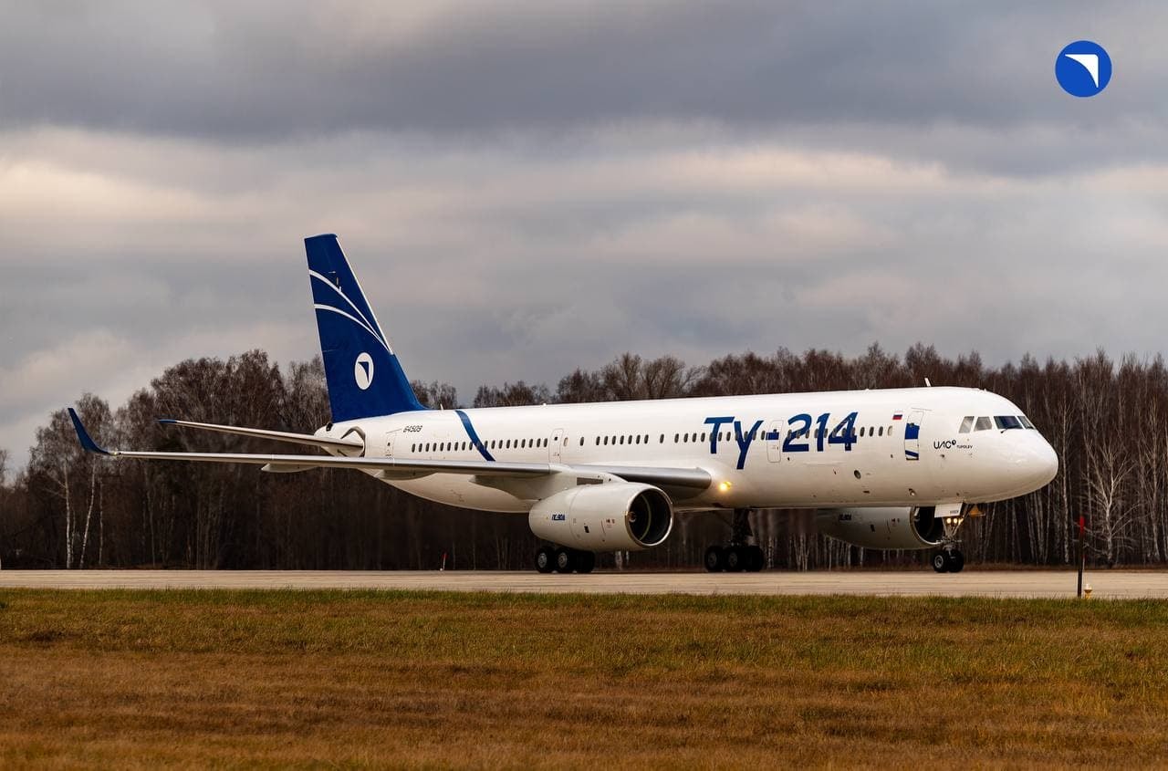 Máy bay Tu-214