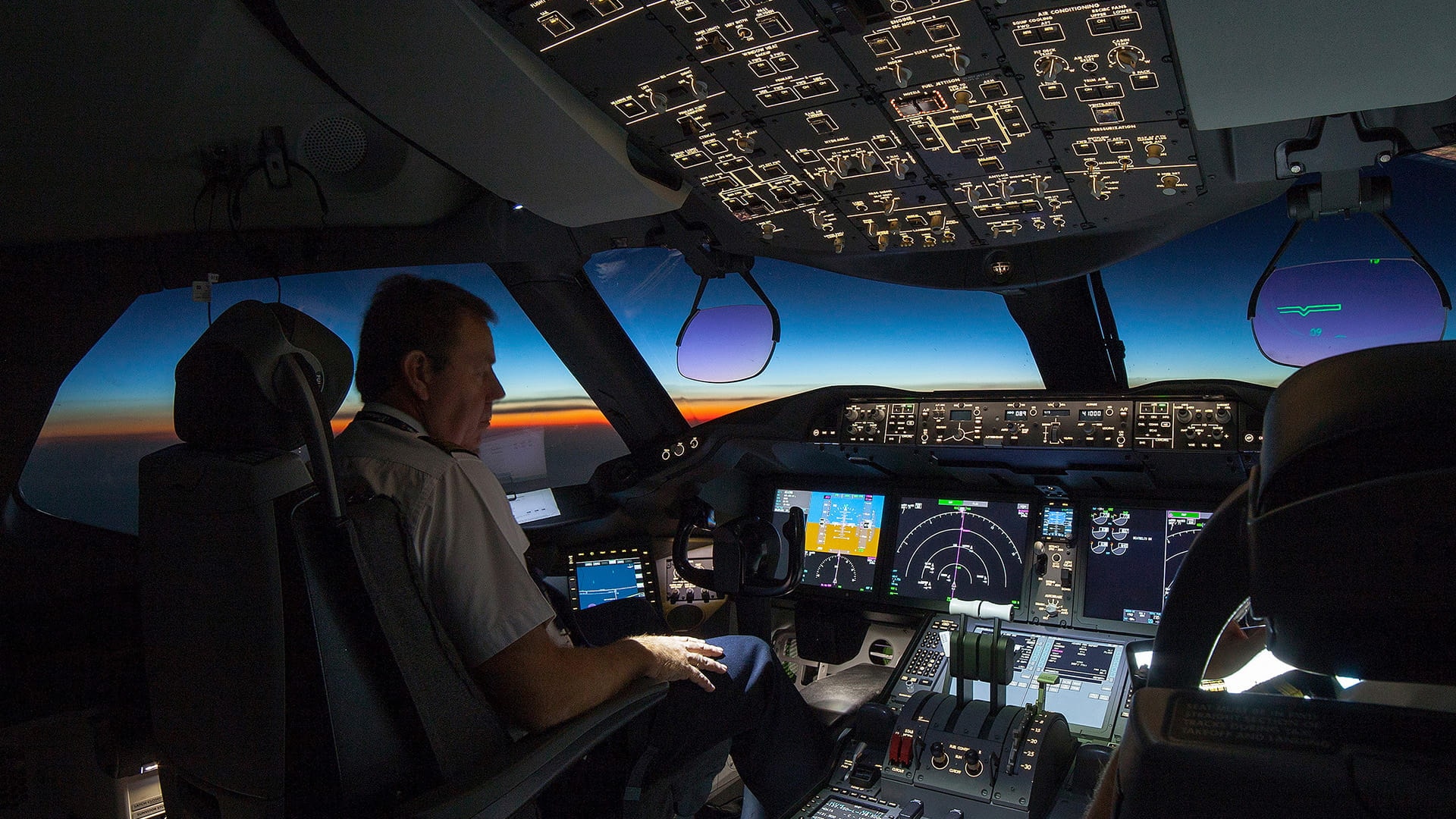 Commercial Boeing 787 flightdeck color 1920x1080