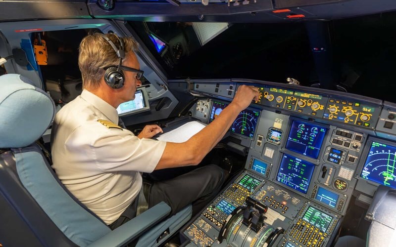 airbus-a321xlr-cockpit_widelg.jpg