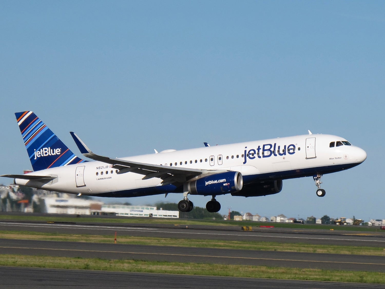 httpswww.flyingmag.comsitesflyingmag.comfilesjetblue-big-1.jpg