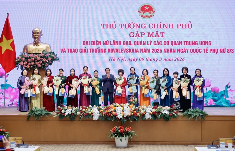 Thủ tướng: Phụ nữ Việt Nam vượt qua chính mình, trở thành lực lượng nòng cốt, nhân tố kiến tạo tiến trình đổi mới và phát triển- Ảnh 6.