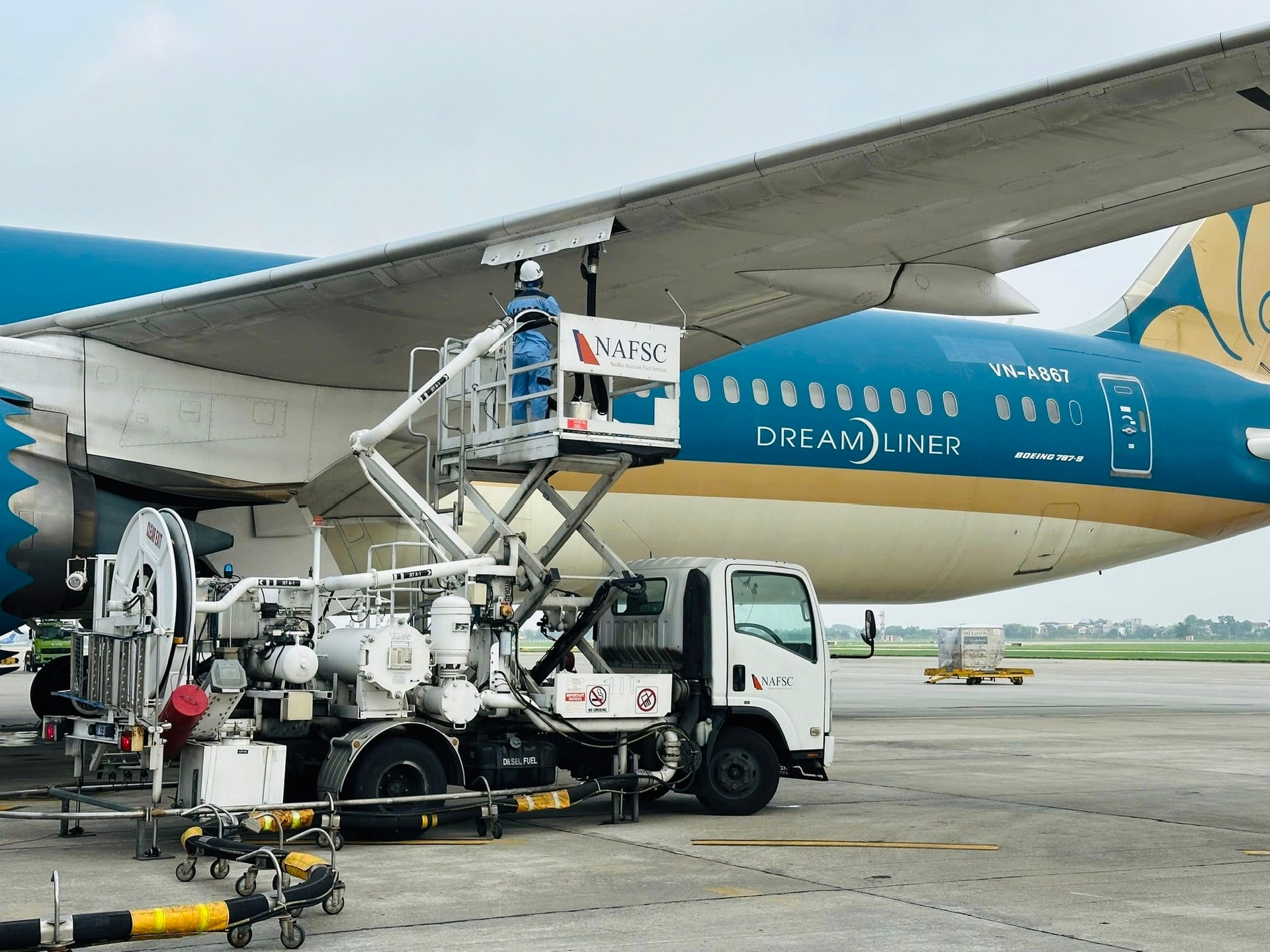 CAAV đề xuất phụ thu nhiên liệu và điều chỉnh giá trần vé máy bay nội địa. Ảnh: Skypec