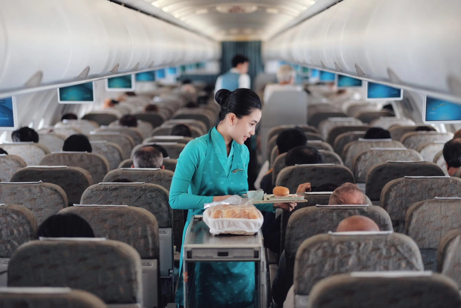 Hàng không Việt Nam vẫn phụ thuộc vào nguồn nhiên liệu nhập khẩu. Ảnh: Vietnam Airlines