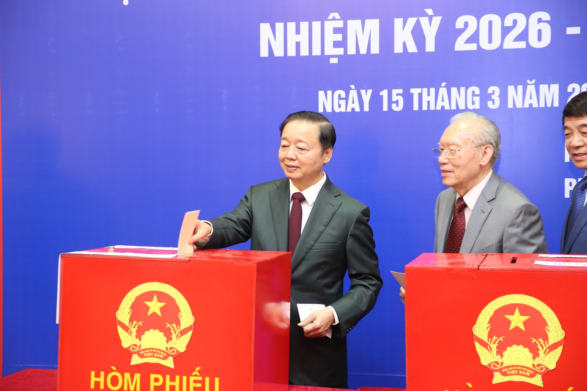 Chùm ảnh: Các đồng chí lãnh đạo Đảng, Nhà nước thực hiện quyền cử tri- Ảnh 14.