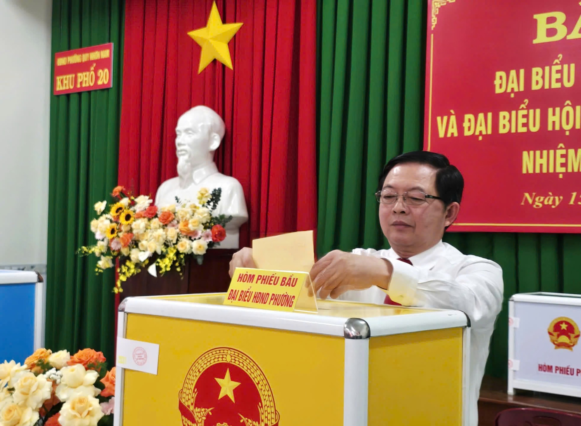 Chùm ảnh: Các đồng chí lãnh đạo Đảng, Nhà nước thực hiện quyền cử tri- Ảnh 21.