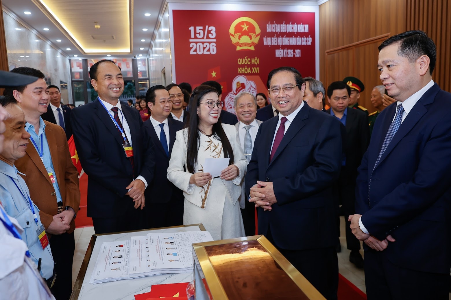 Chùm ảnh: Các đồng chí lãnh đạo Đảng, Nhà nước thực hiện quyền cử tri- Ảnh 7.