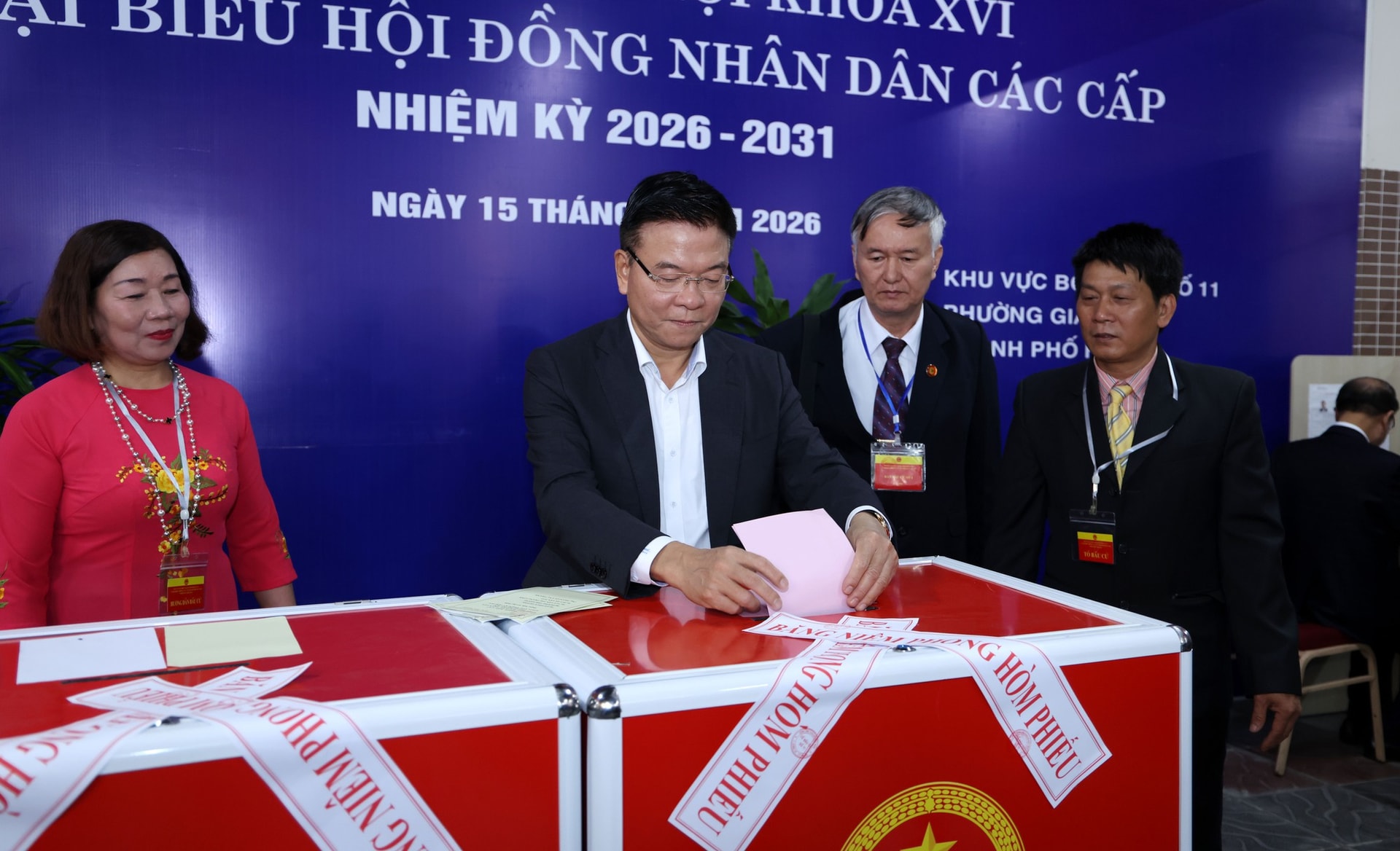 Chùm ảnh: Các đồng chí lãnh đạo Đảng, Nhà nước thực hiện quyền cử tri- Ảnh 15.