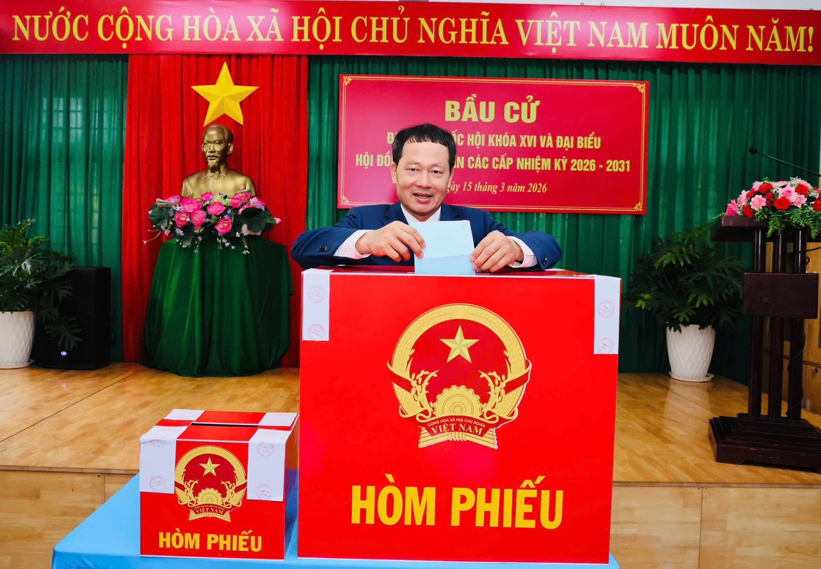 Chùm ảnh: Các đồng chí lãnh đạo Đảng, Nhà nước thực hiện quyền cử tri- Ảnh 31.