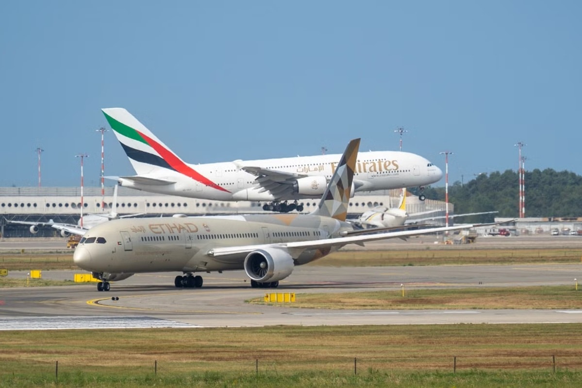 cac hang bay trung dong