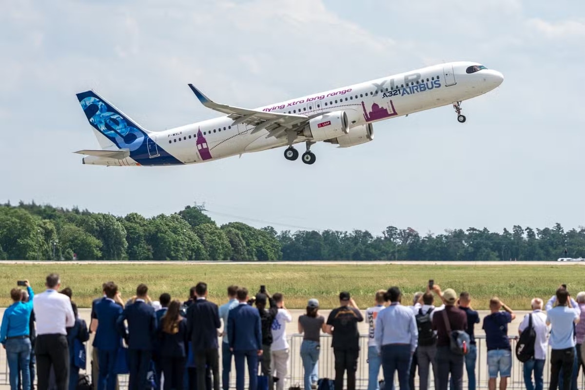 Airbus ban giao may bay 3