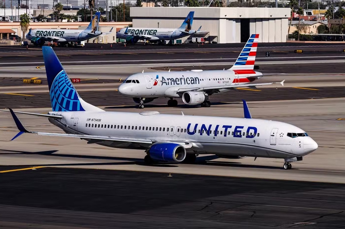 American Airlines bac tin don sap nhap