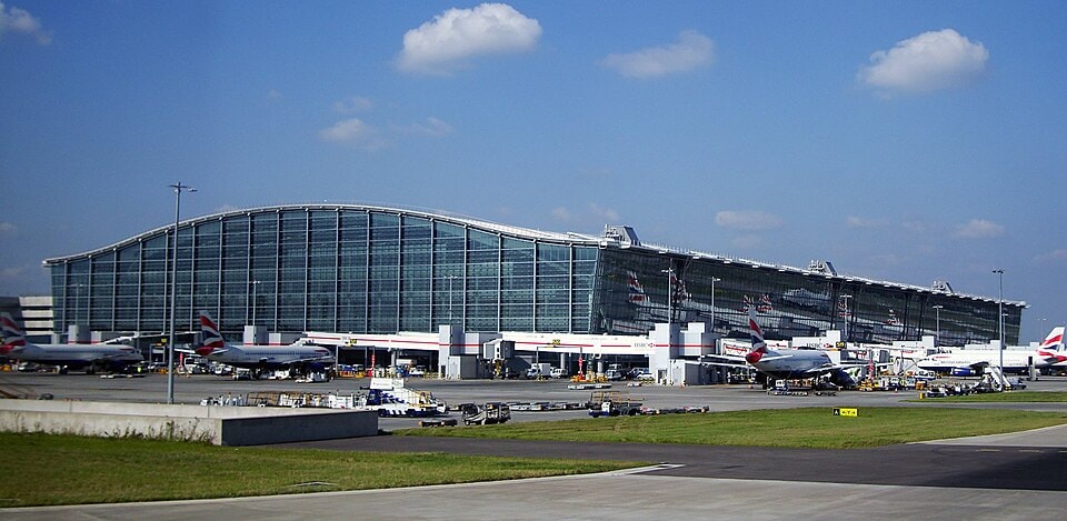 terminal_5_at_london_heathrow_airport-_2008.jpg