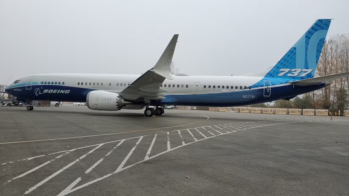 Boeing 737 MAX 10
