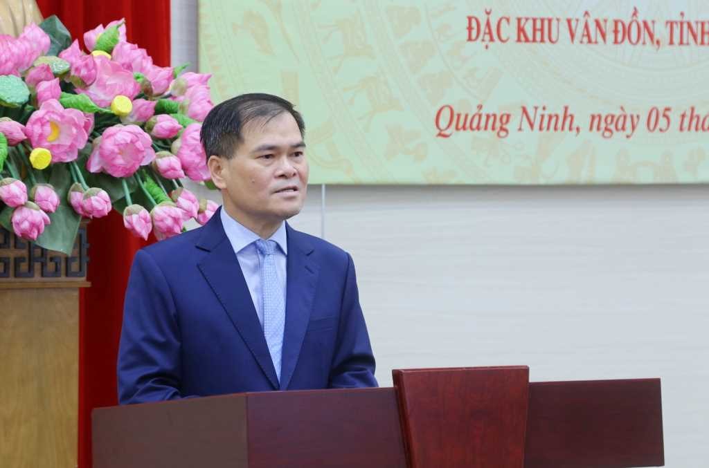 Bat85526Trao quyết định chấp thuận chủ trương đầu tư KCN Đông Bắc sân bay Vân Đồn2