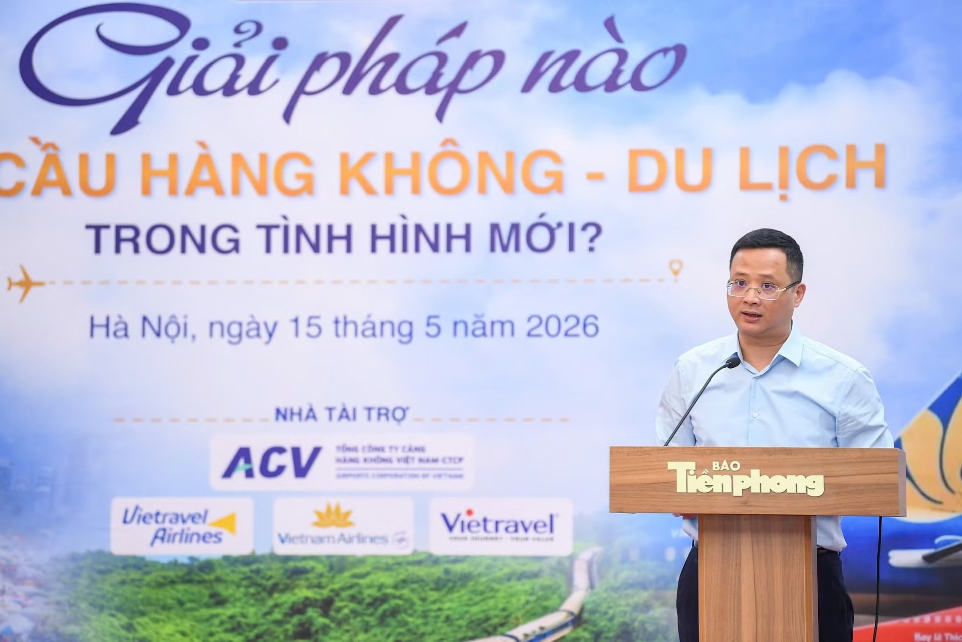 Cục trưởng Cục Hàng không Việt Nam Uông Việt Dũng phát biểu tại toạ đàm.