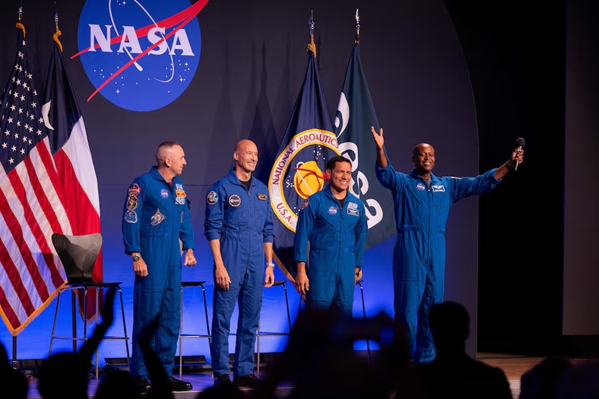 phi hanh doan nasa