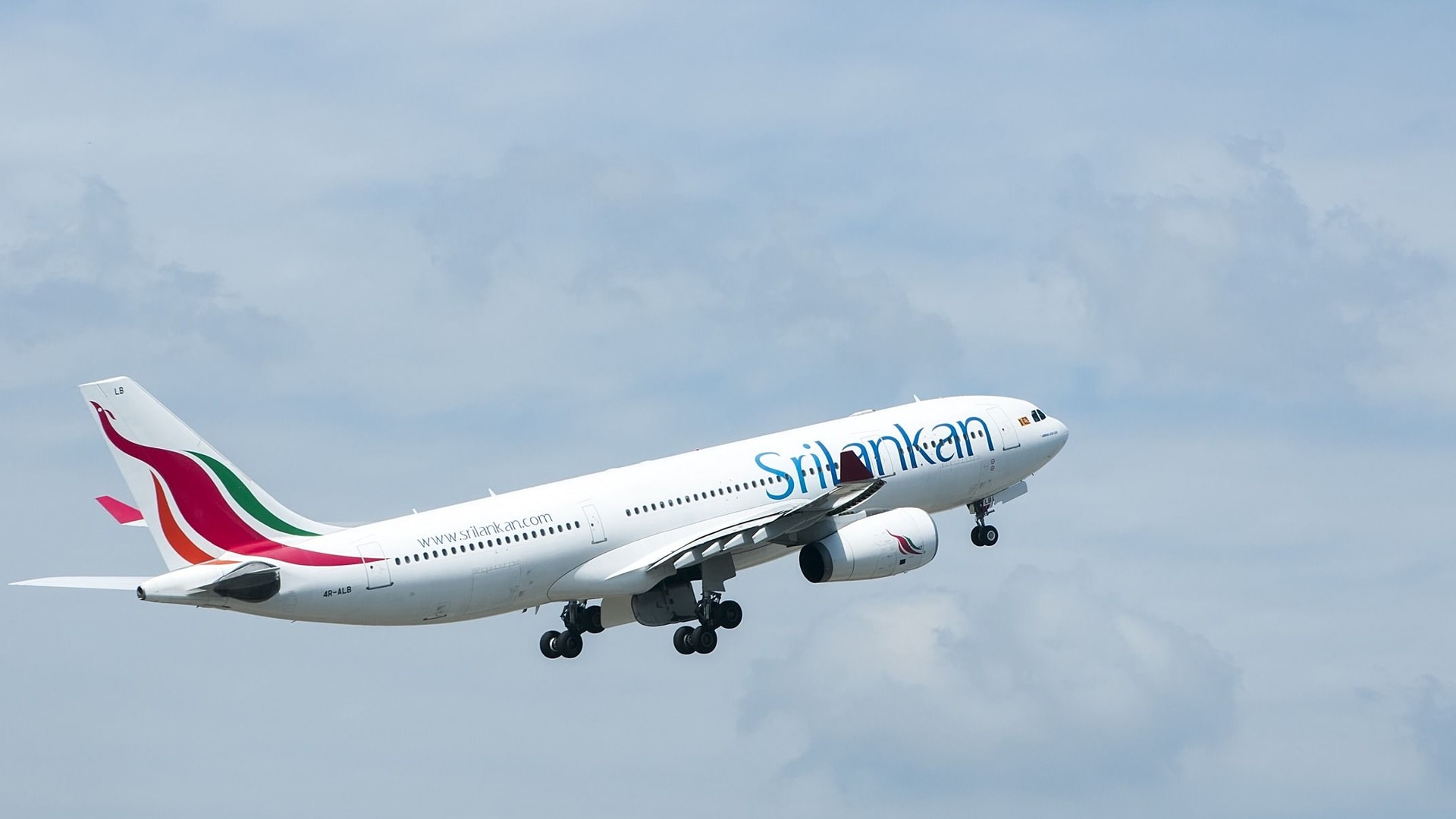 static0.simpleflyingimages.com-wordpress-wp-content-uploads-2024-02-_srilankan-airlines-airbus-a330-departing-kuala-lumpur-international-airport-kul-shutterstock_215777863.jpg