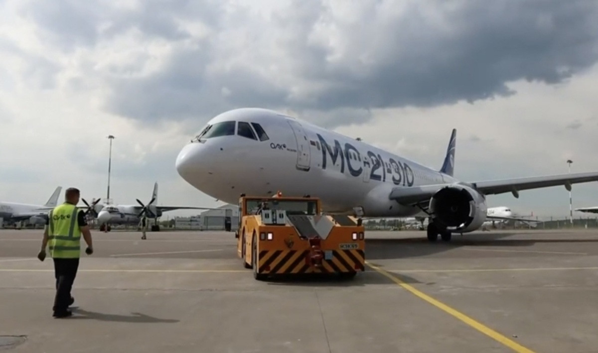 may bay MC-21-310