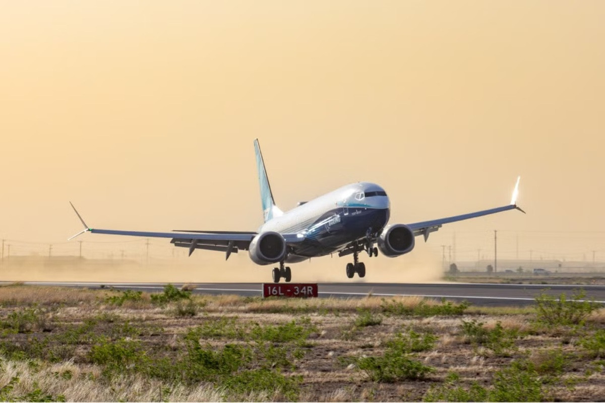 Boeing 737 MAX 10