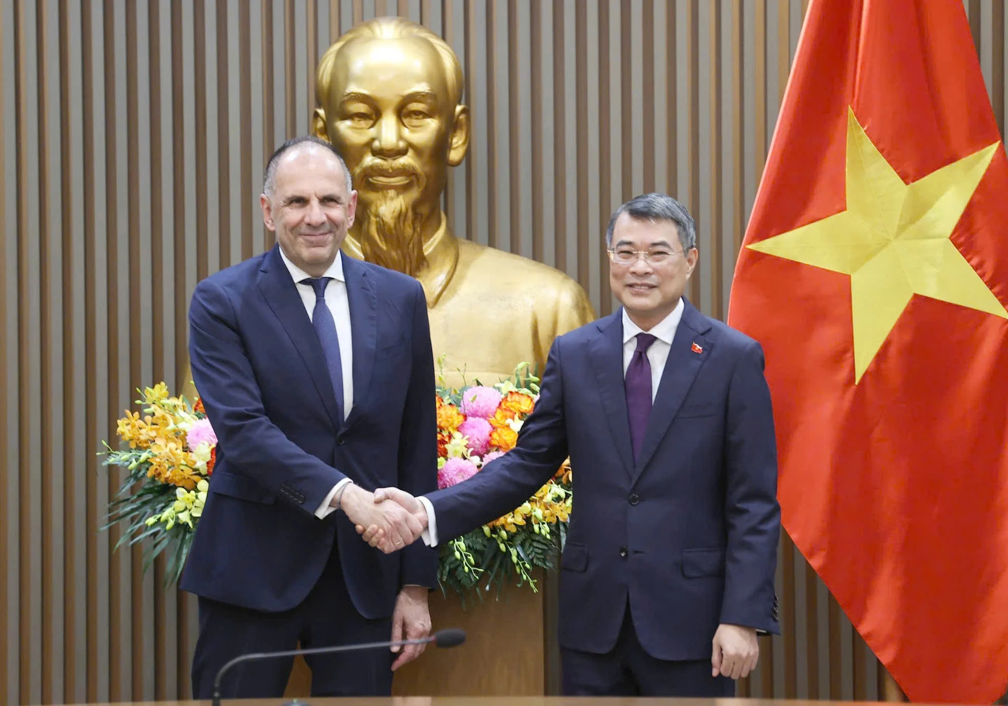 image.sggp.org.vn-uploaded-2026-aopaohv-2026_07_17-_thu-tuong-le-minh-hung-tiep-bo-truong-ngoai-giao-hy-lap-george-gerapetritis-chieu-17-7-anh-viet-chung-2686-5229.jpg.webp