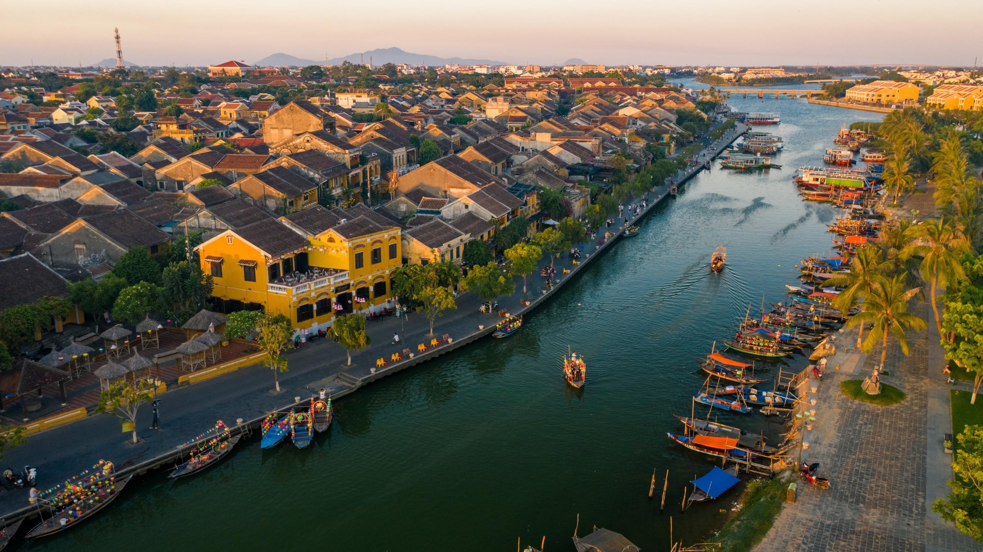 images2.thanhnien.vn-528068263637045248-2023-4-4-_hoi-an-1680591517857660432696.jpg