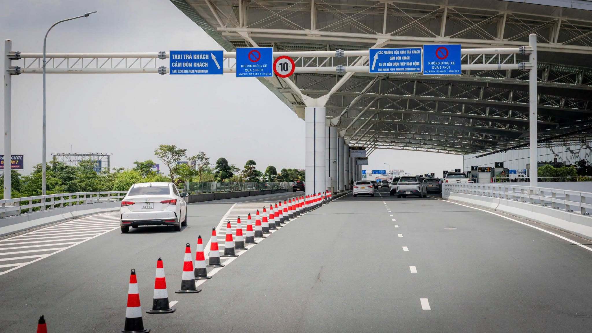 Nội Bài thông thoáng trong ngày đầu phân luồng mới