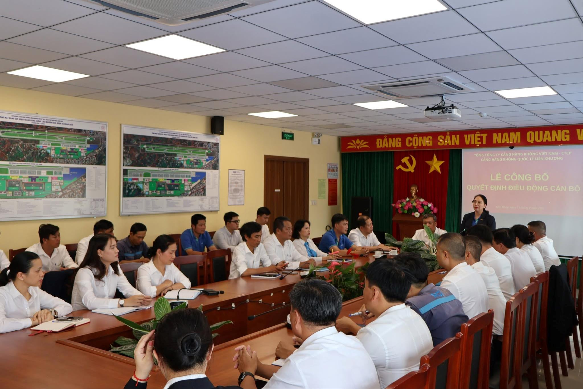 co-the-la-hinh-anh-ve-mot-hoac-nhieu-nguoi-moi-nguoi-dang-hoc-va-van-ban-cho-biet-dang-cong-san-viet-nam-dancosnvietnamquang-quang-le-cong-lcongbo-bo-quyet-dinh-dieu-dong-can-b0-(1).jpeg