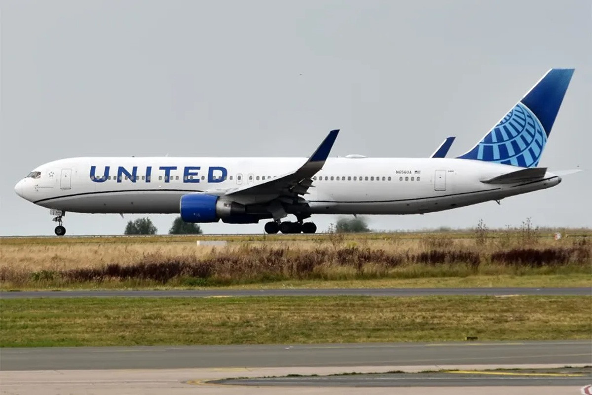 may bay United Airlines 1