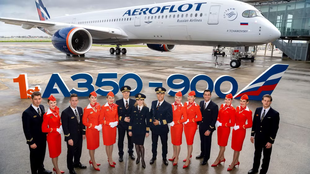 first-a350-900-aeroflot-msn383-flight-crew-group-picture-858.avif