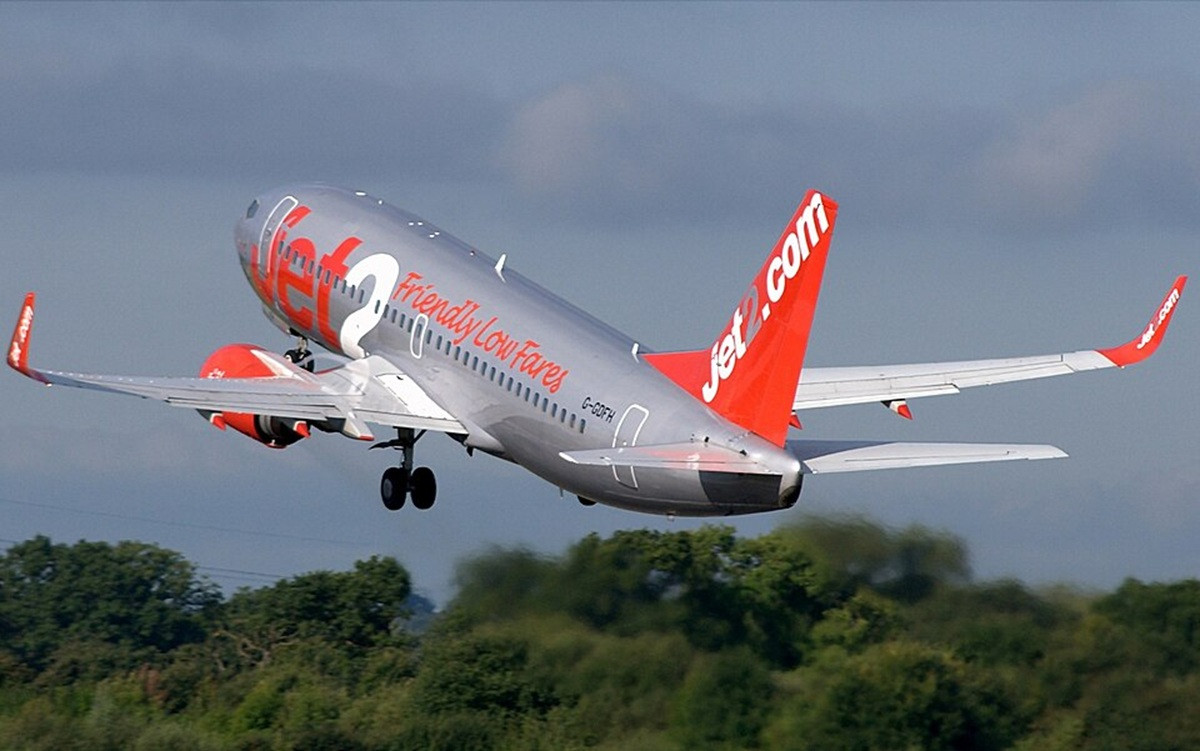 jet2-boeing-737-300-classic.jpg